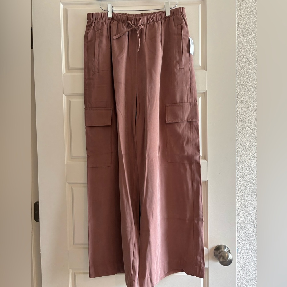 NWT Old Navy Wide Leg Cargo Pant
